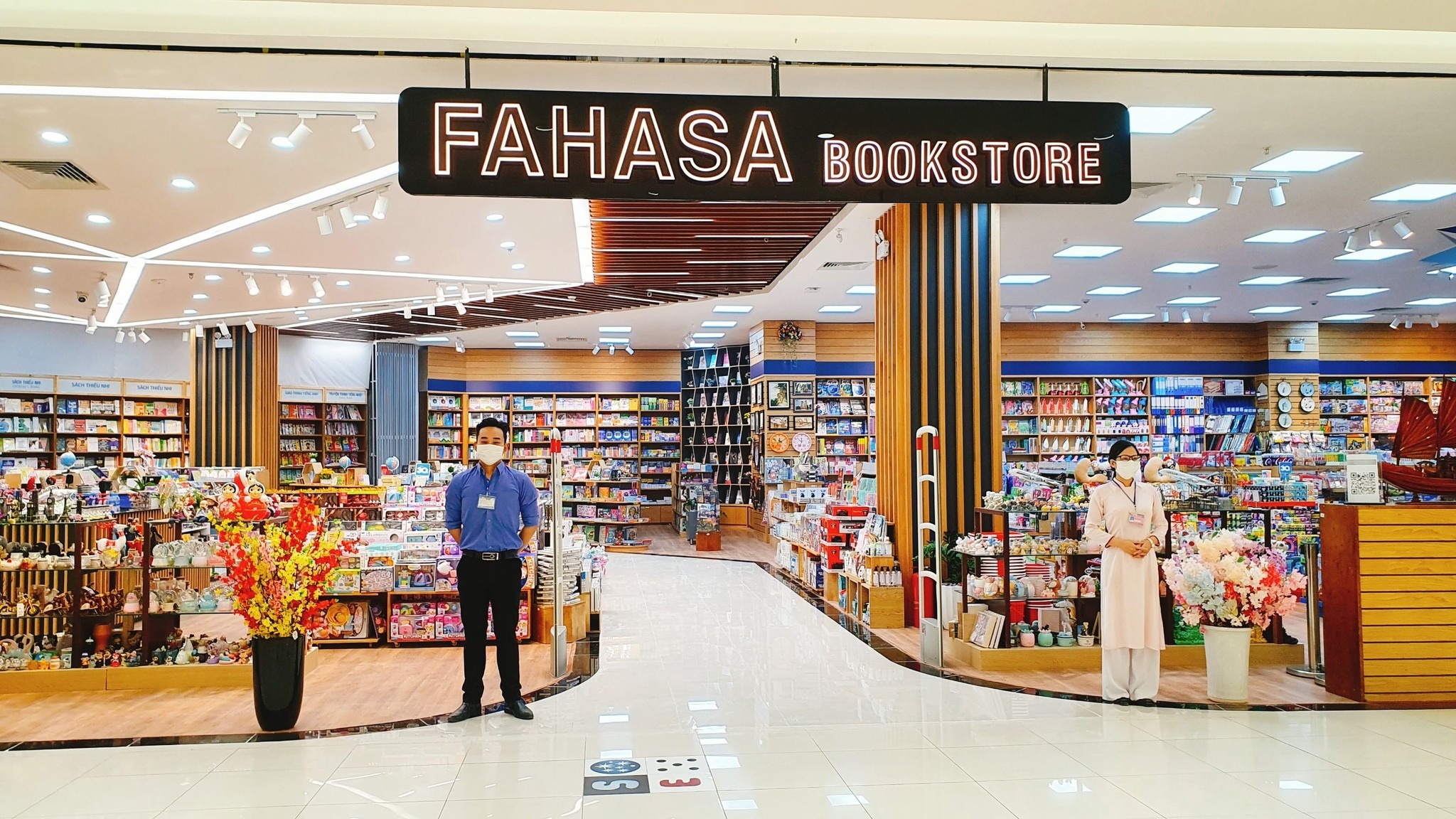 Chuoi nha sach lon nhat TP.HCM thu gan 3.100 ty dong tu dau nam hinh anh