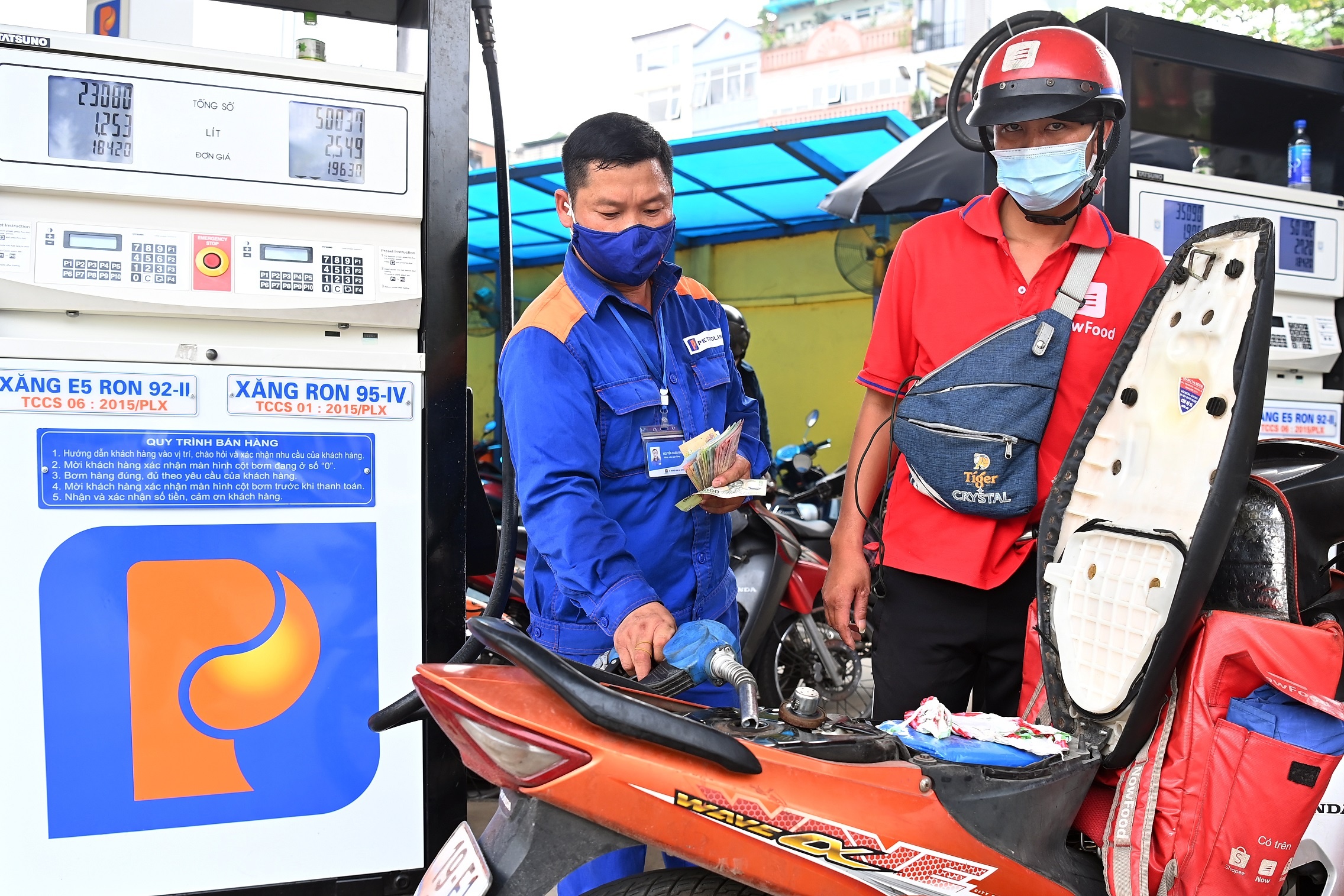 Diem  10 dau moi chua gui thong tin ve chi phi nhap xang dau hinh anh