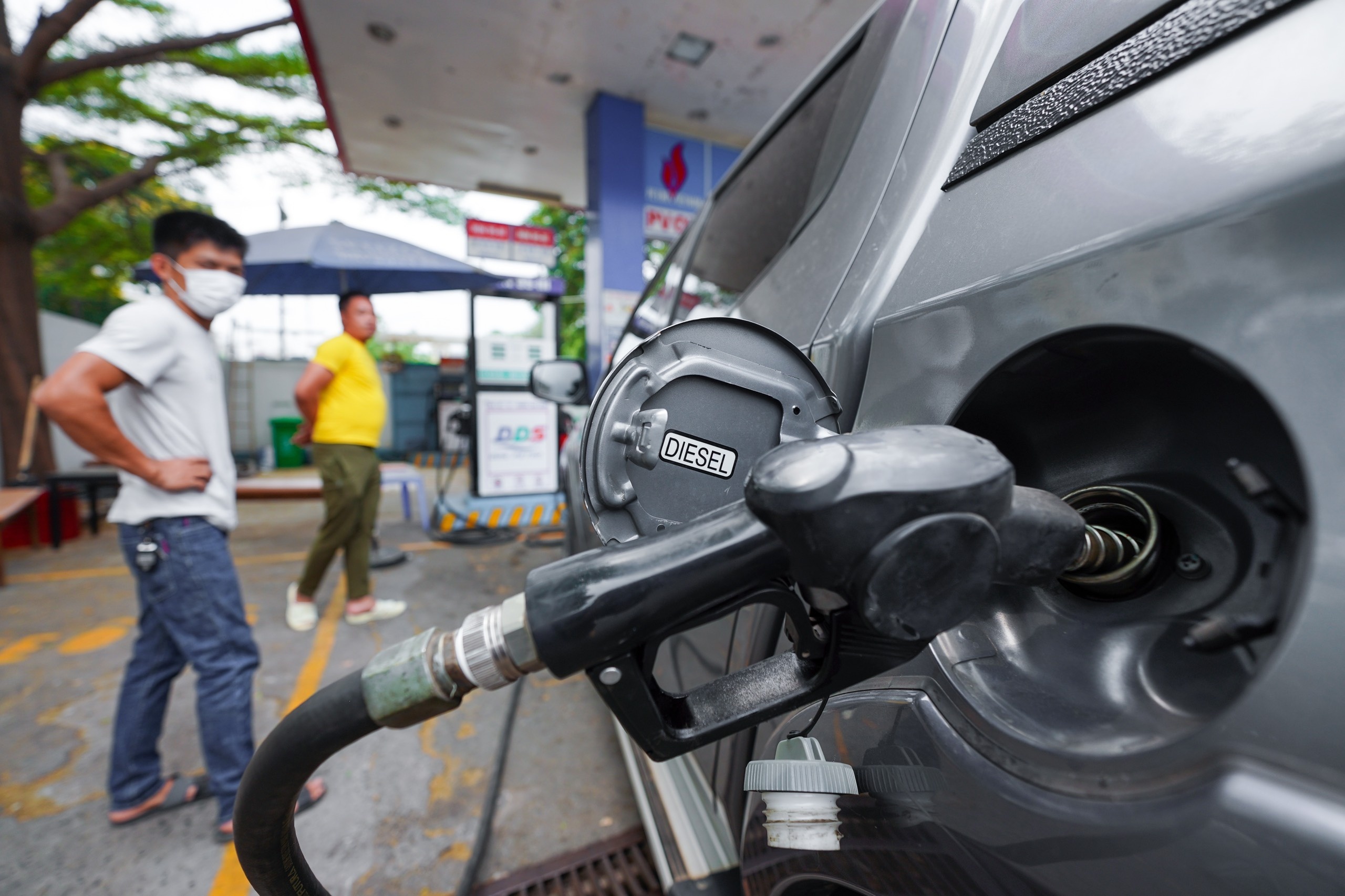 PV Oil lan dau thu hon 100.000 ty dong/nam hinh anh