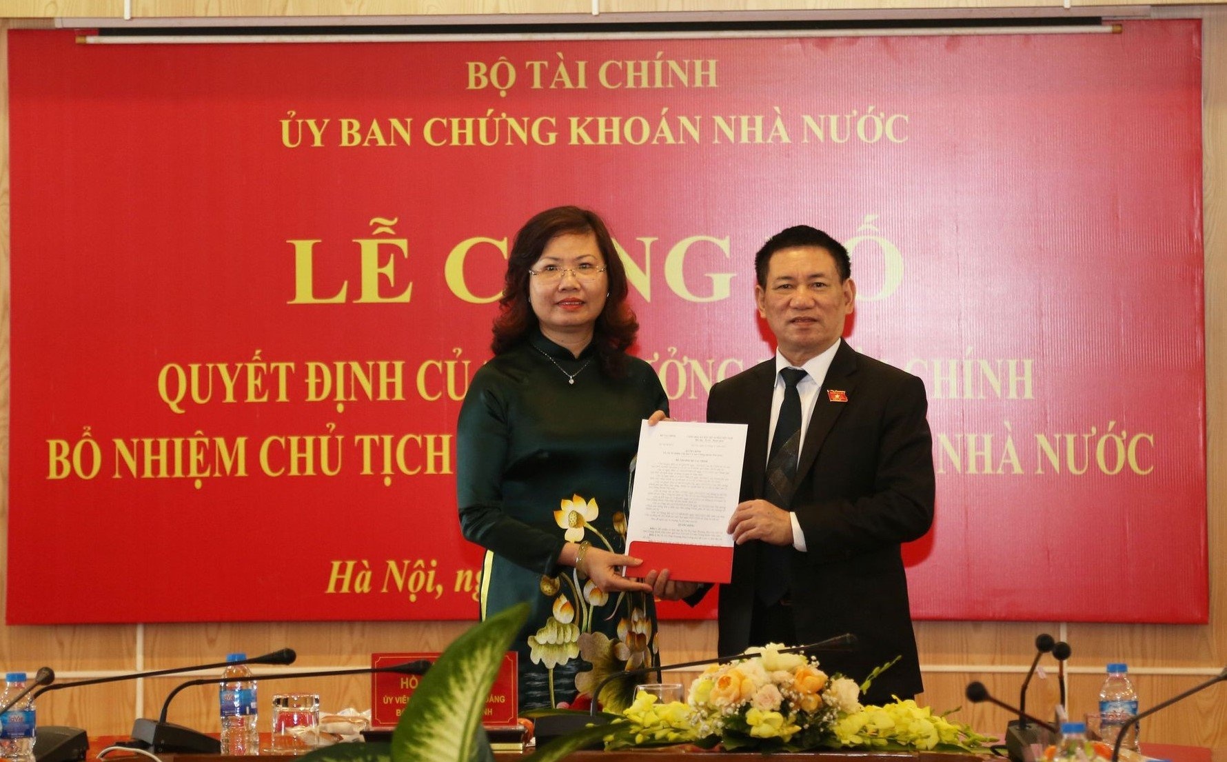 uy ban chung khoan,  ubck anh 1