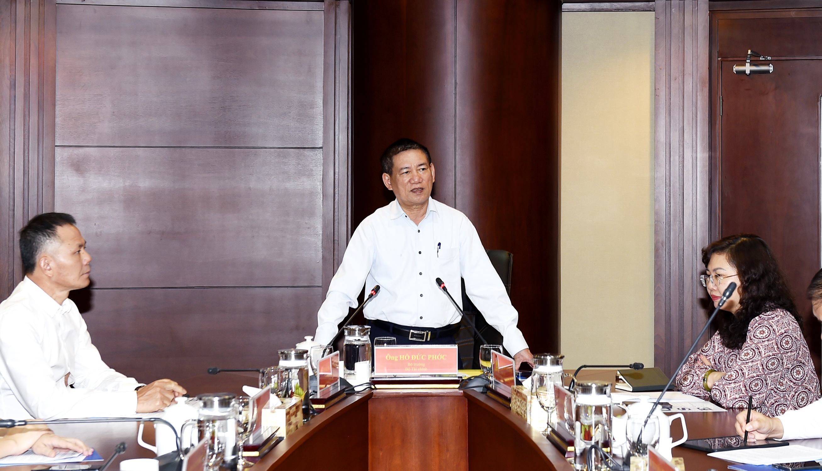 Bo truong Tai chinh: Se sua co che luong cho HoSE hinh anh