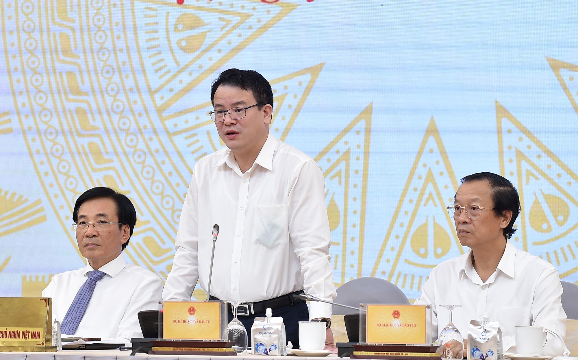 Bo KHDT ly giai tang truong quy III van dat 7,4% bat chap bao Yagi hinh anh