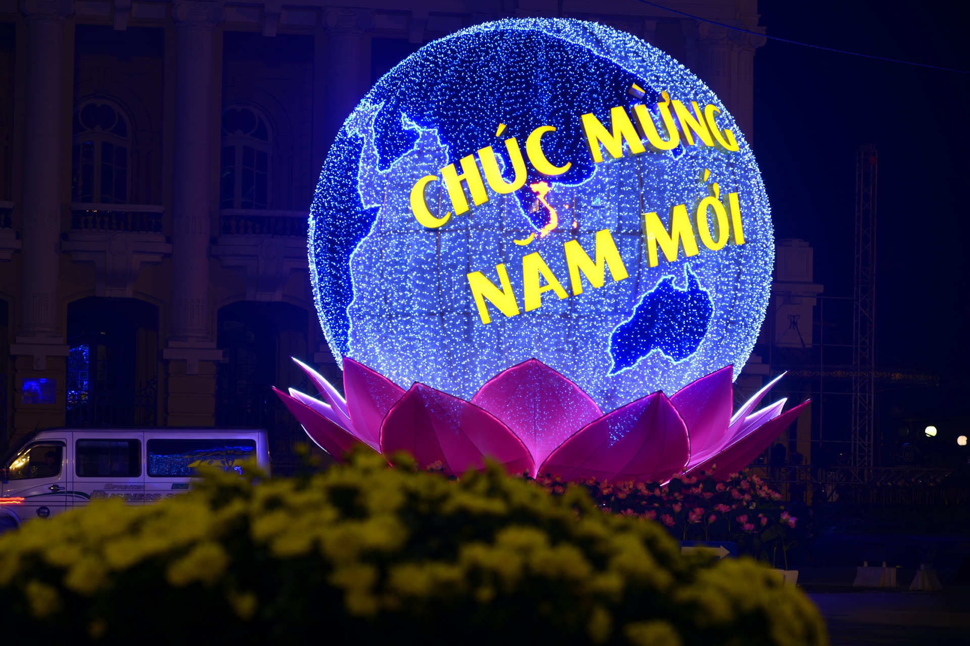 Pho phuong Ha Noi ruc ro don Tet Binh Than hinh anh