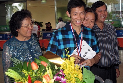 Ngay ve day ap niem vui cua HCD the gioi Tien Minh hinh anh