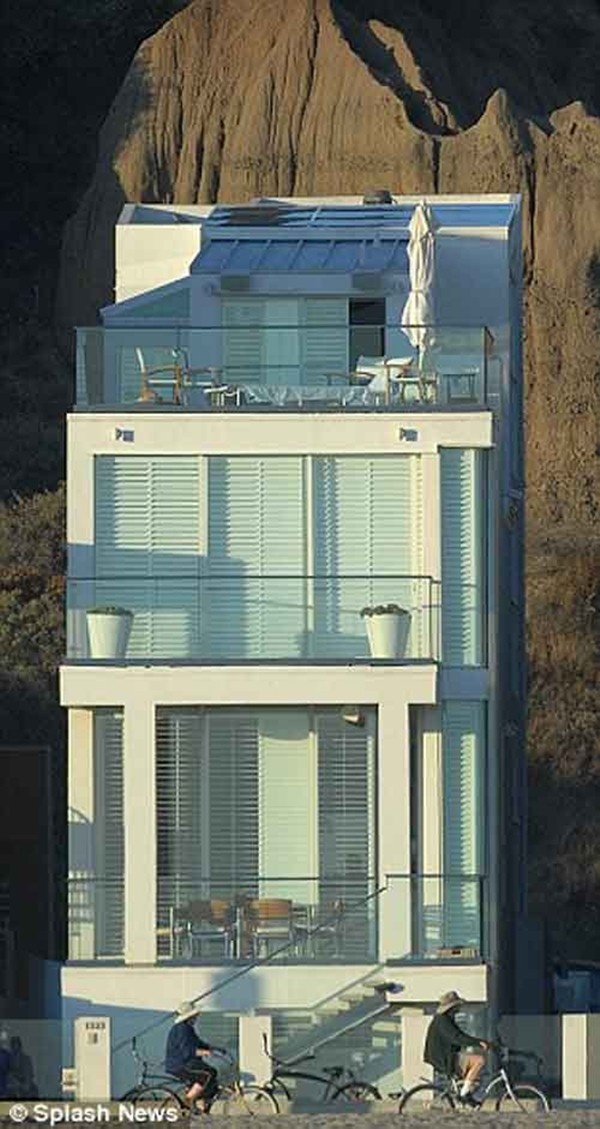 Chiêm ngưỡng những căn biệt thự xa hoa của vợ chồng Beckham 10 Chiêm ngưỡng những căn biệt thự xa hoa của vợ chồng Beckham 10