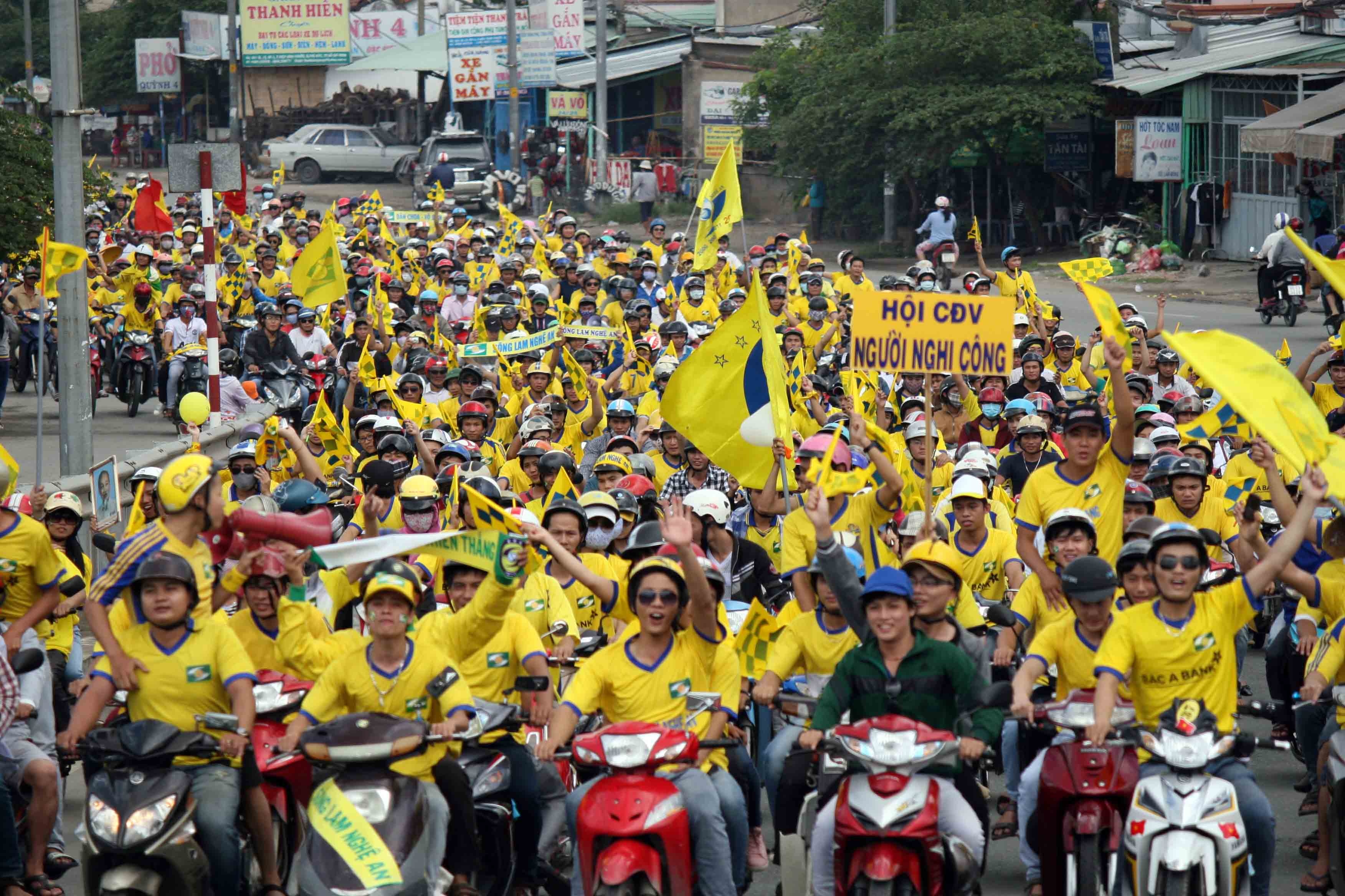Fan xu Nghe 'dot' tram trieu phu vang san Thong Nhat hinh anh