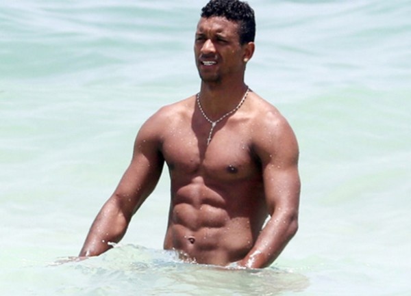 Điểm mặt dàn sao bóng đá nổi tiếng với những múi cơ bắp 'cuồn cuộn' 9