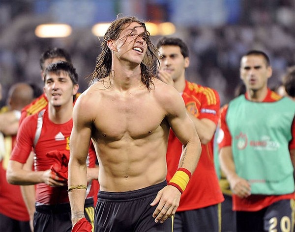 Điểm mặt dàn sao bóng đá nổi tiếng với những múi cơ bắp 'cuồn cuộn' 24