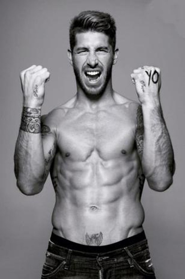 Điểm mặt dàn sao bóng đá nổi tiếng với những múi cơ bắp 'cuồn cuộn' 27