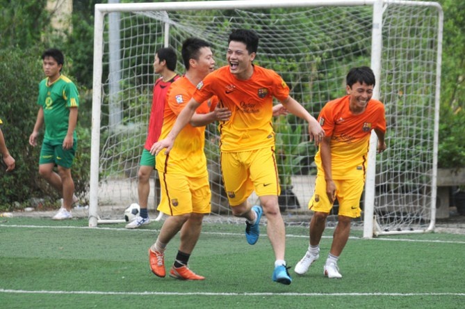 Soi dong giai bong da cac doanh nghiep son phia Bac 2013 hinh anh