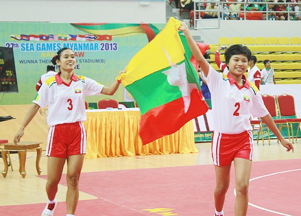 Chu nha Myanmar gianh tron 2 HCV dau tien cua SEA Games 27 hinh anh