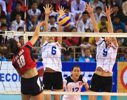 Tuyen bong chuyen nu bi ngo doc thuc an o Myanmar hinh anh