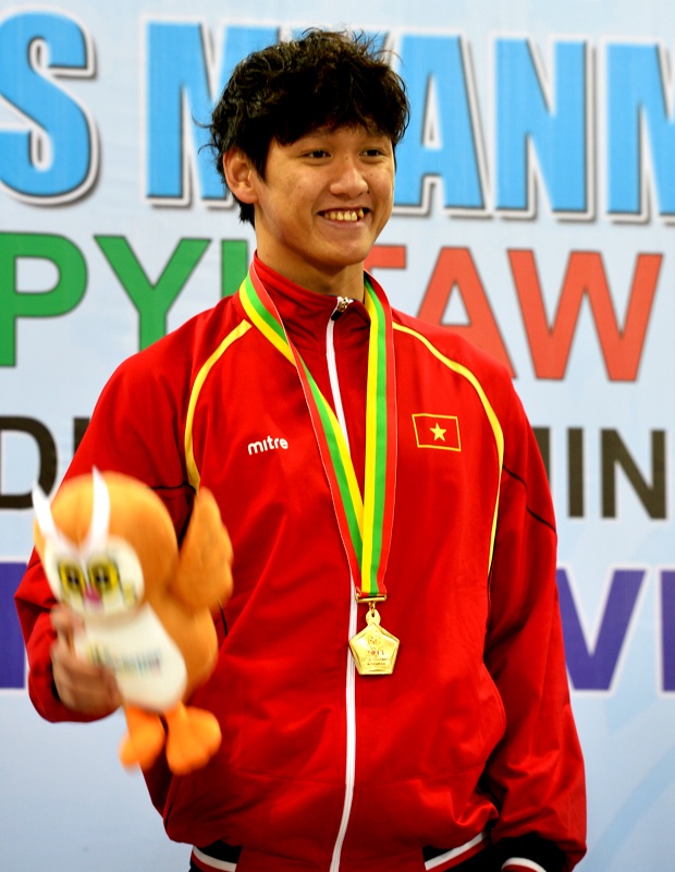 Nu cuoi vang cua ky luc gia Anh Vien va 'hot boy rang khenh' hinh anh