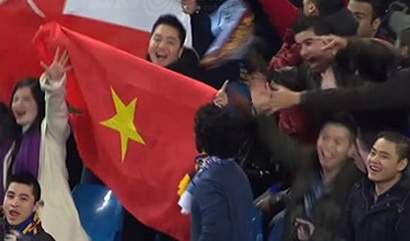 Fan Viet mang co do sao vang co vu Barca tren san Man City hinh anh