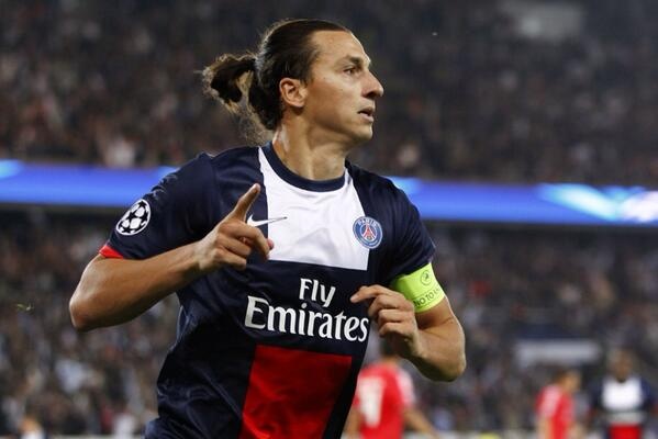 Leverkusen 0-4 PSG: Ibra vuot mat Ronaldo hinh anh