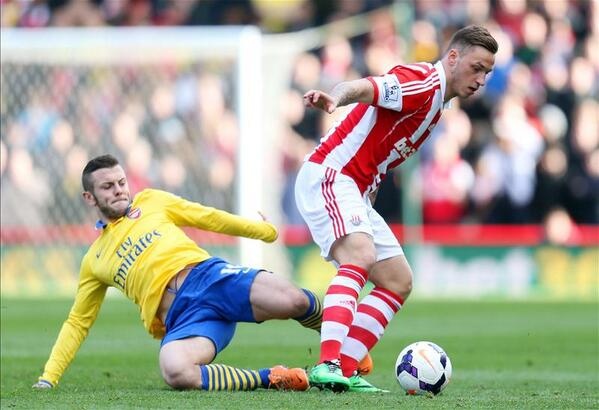 Stoke City 1-0 Arsenal: Guc nga o hiem dia Britannia hinh anh