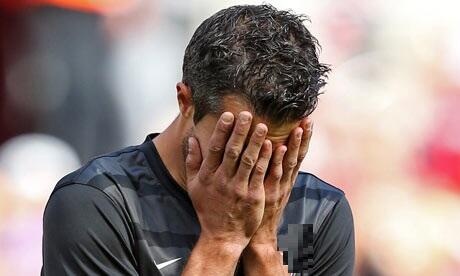 Chieu mo thanh cong Cavani, MU se bo Van Persie hinh anh