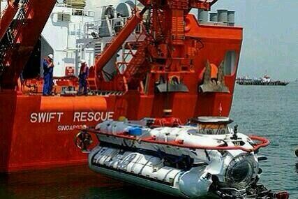 Singapore tim may bay Malaysia bang tau cuu nan tau ngam hinh anh