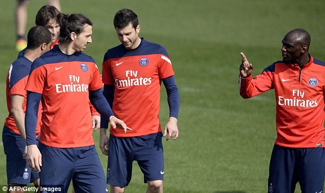 Ibra khien 2 dau bep mat viec o PSG hinh anh