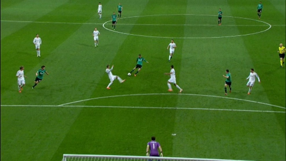 Ban go hoa cua Schalke tu qua sut xa hinh anh