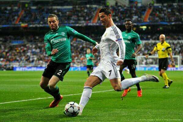 Ban thang thu 13 cua CR7 o Champions League hinh anh