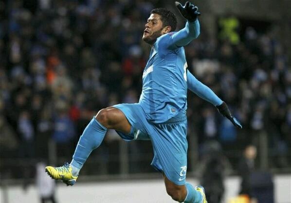 Hulk mo ty so voi cu sut xa hinh anh