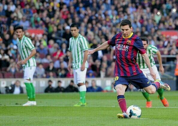 Messi lap cu dup truoc Betis hinh anh