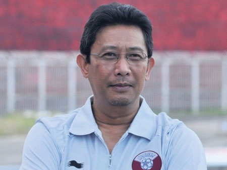 HLV CLB Kelantan soc vi cau thu V.Ninh Binh ca do hinh anh