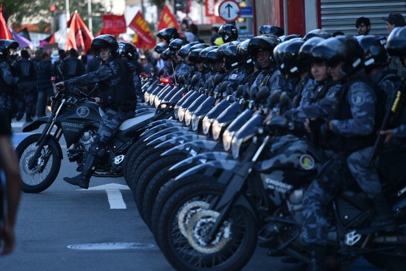 Hau World Cup, Brazil nguy co khung hoang toan dien hinh anh