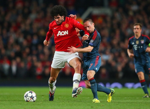 Marouane Fellaini Tương lai của Fellaini là một trong những chủ đề được sự tranh luận nhiều nhất ngay sau khi HLV David Moyes ra đi. Nếu suy nghĩ một cách rạch ròi, bản thân cầu thủ người Bỉ này có nhiều tố chất cho thấy anh phù hợp với lối chơi mà Van Gaal đang xây dựng. Nếu sử dụng đúng cách, anh sẽ rất nguy hiểm. Fellaini sẽ ở lại Dự đoán: Ở lại