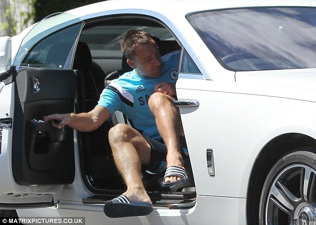 Terry vung tay mua sieu xe 13 ty mung hop dong moi hinh anh