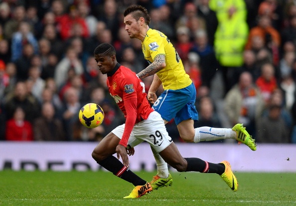 Wilfried Zaha Tiền vệ 21 tuổi là bản hợp đồng cuối cùng của Sir Alex cho M.U. Do không được lòng HLV David Moyes, anh đã buộc phải chuyển tới Cardiff theo dạng cho mượn. Trái ngược với Moyes, Van Gaal luôn ưu tiên phát triển những cầu thủ trẻ. Đó sẽ một sự bảo đảm cho tương lai của Zaha tại Old Trafford. Dự đoán: Ở lại