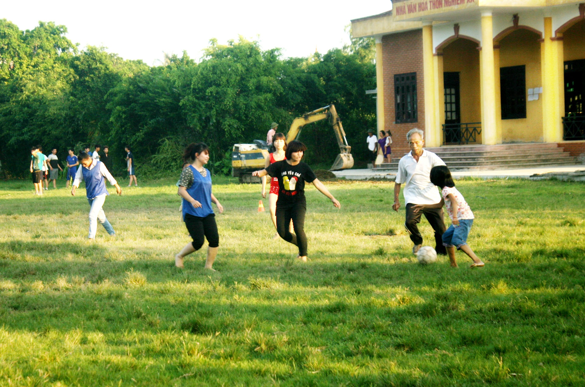 Nguoi cuu chien binh va cai duyen ong bau bong da nu hinh anh