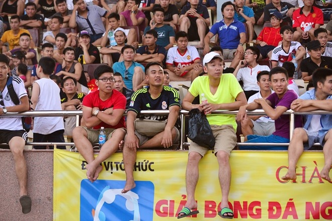 Khong khi cuong nhiet cua giai bong da phui Ha Noi hinh anh