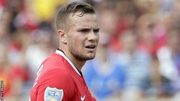 Tom Cleverley chinh thuc roi M.U de khoac ao Aston Villa hinh anh