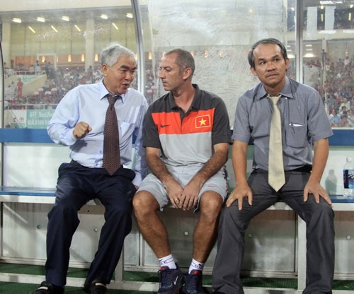 Vi sao bau Duc cam cua 'lo' Song Lam Nghe An hinh anh