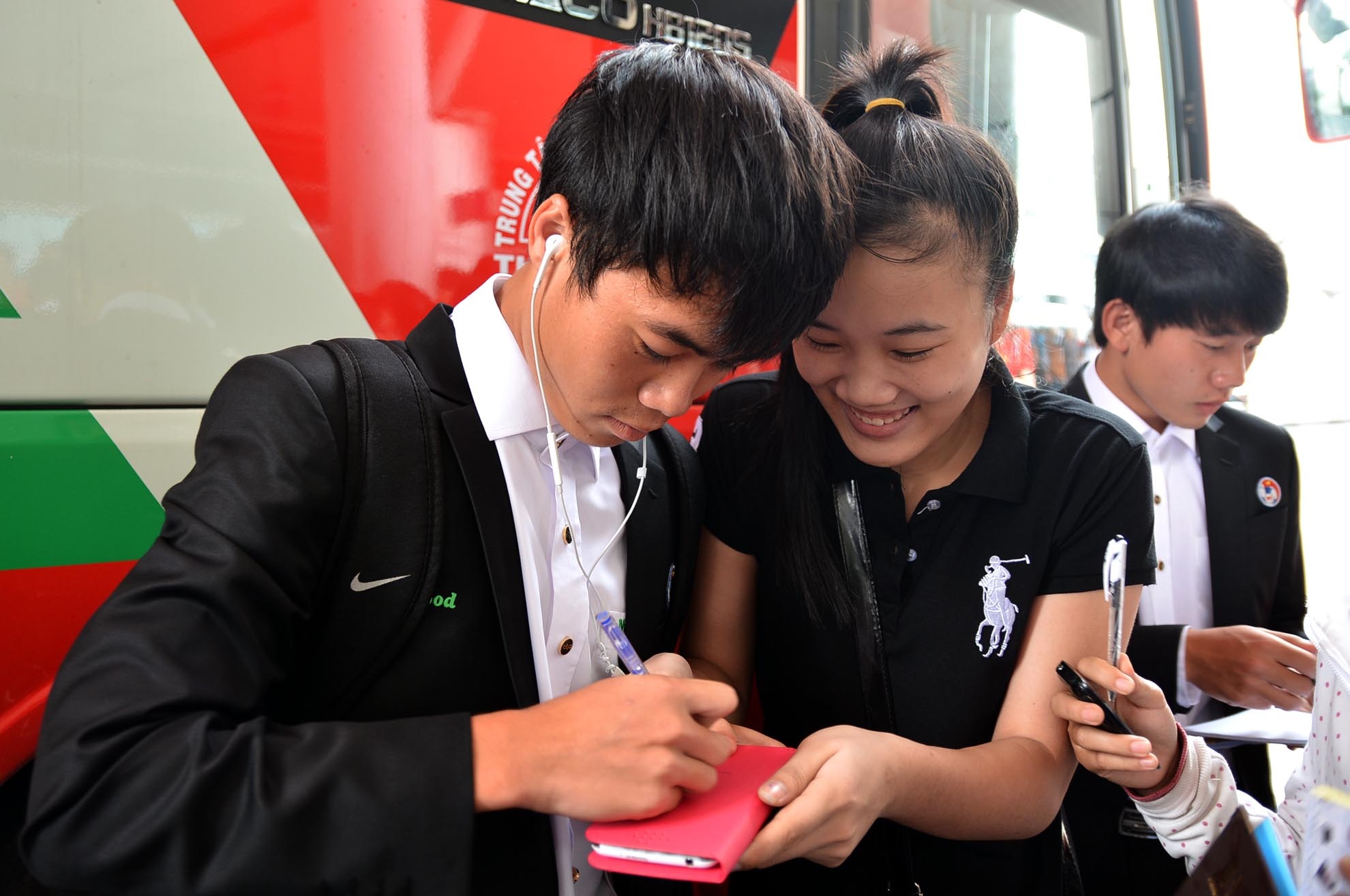 Sáng 5/10, đội tuyển U19 VN đã ra sân bay Tân Sơn Nhất để đi thi đấu giải vô địch Châu Á sắp diễn ra.