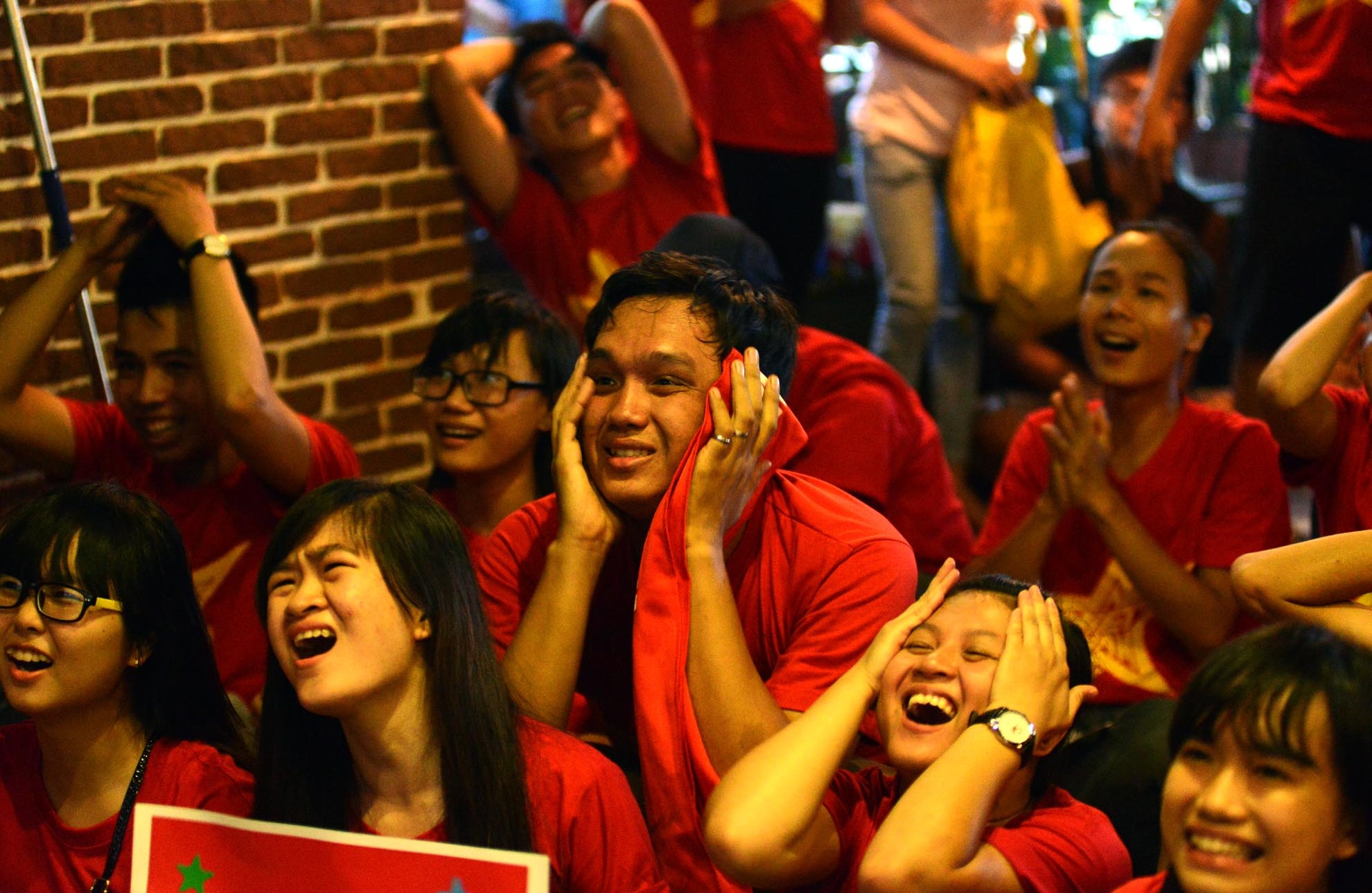 Đội tuyển U19 VN với kỹ thuật điêu luyện, đã kiểm soát thế trận và tạo nên các cơ hội rõ rệt. Các CĐV tỏ ra tiếc nuối khi chưa có bàn thắng.