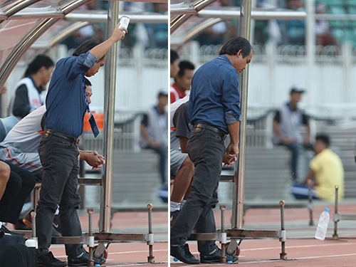 Bau Duc tuc gian nem chai nuoc sau ban thua cua U19 VN hinh anh