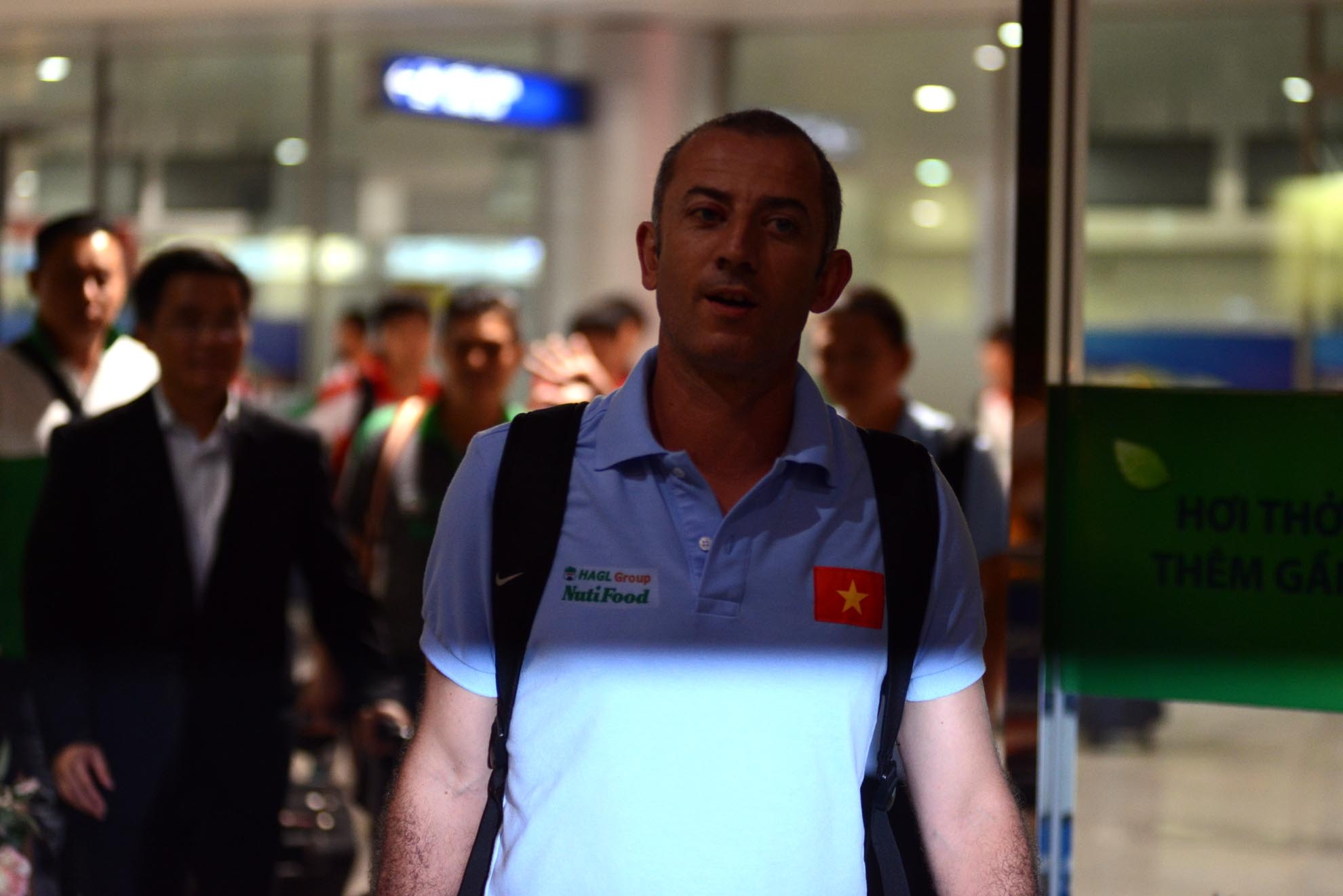 HLV Graechen và các học trò tỏ ra khá thoải mái sau giải đấu.