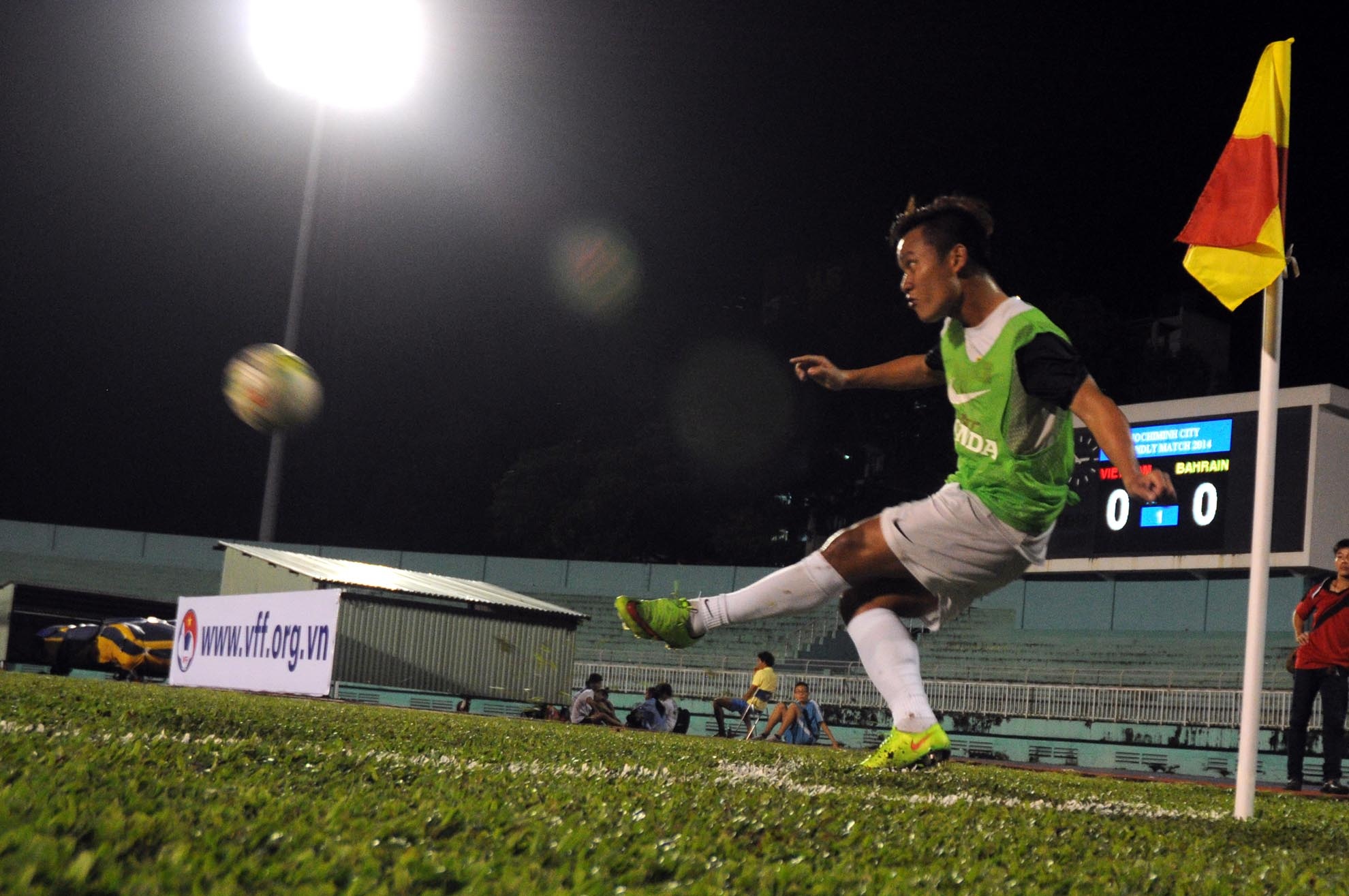 HLV Miura cũng chỉ đạo các học trò đá phạt góc, tận dụng những pha bóng cố định.