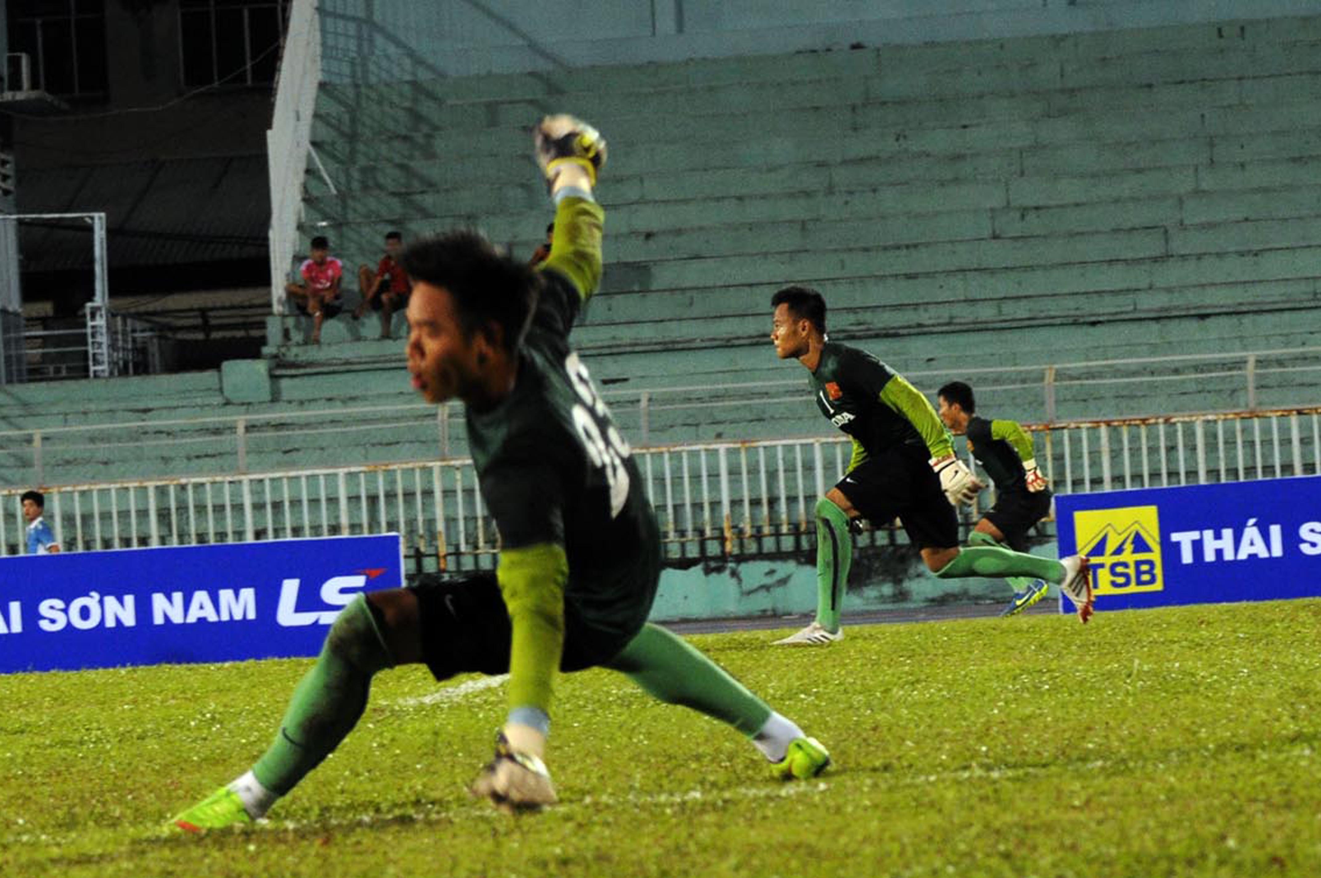 Các thủ môn cũng tập luyện hết mình, hi vọng được bắt chính trong khung gỗ đội tuyển VN.