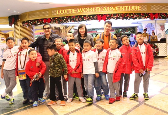 Hong Son, Ngoc Cham dua cau thu ti hon sang Han Quoc thi dau hinh anh