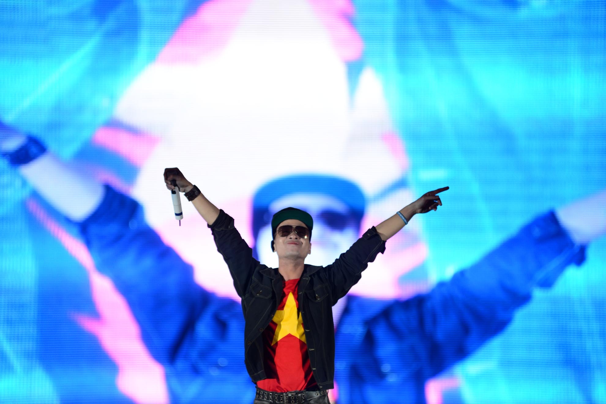 Công ty Suzuki Việt Nam sẽ tổ chức chương trình xem bóng đá trên màn hình lớn nhất Việt Nam và nhiều trò chơi cho khán giả trong 3 ngày 22,25 và 28-11 trên sân vận động QK7.