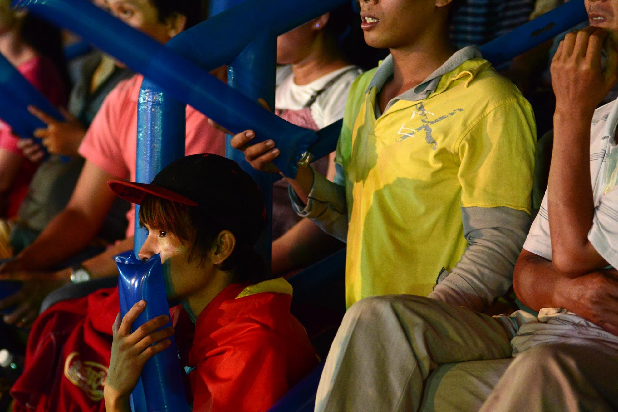 Tuy nhiên, đội tuyển Indonesia đã có bàn thắng gỡ hòa khiến các CĐV lo lắng.