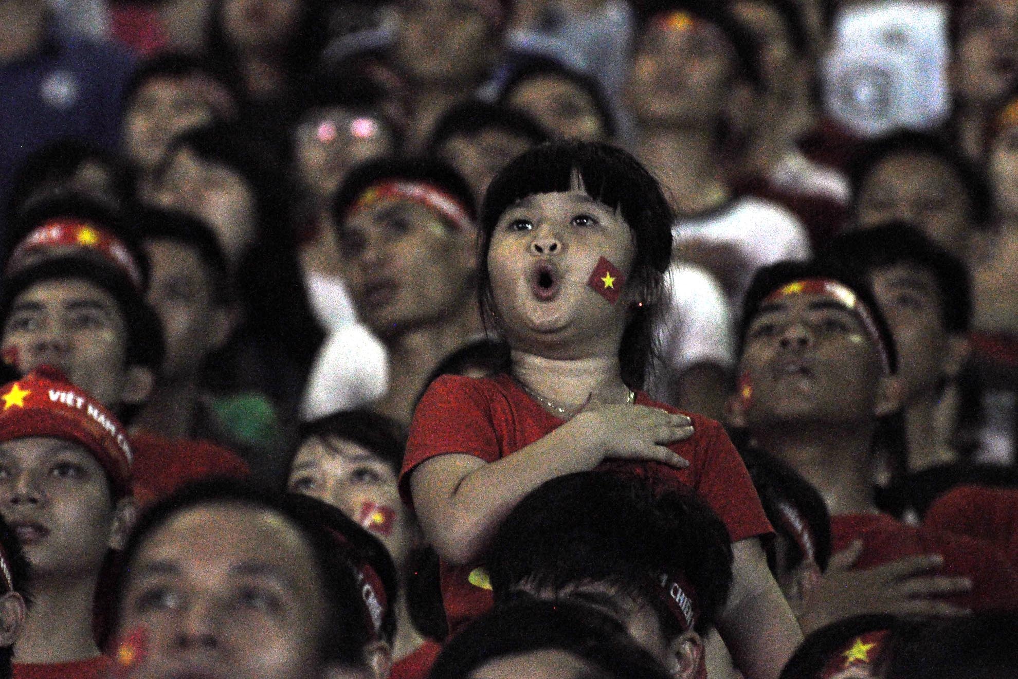 Fan nhi TP.HCM co vu tuyen Viet Nam het minh hinh anh