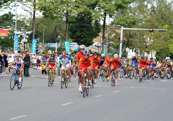 Cuoc dua xe dap xuyen Viet 2014 chinh thuc khoi tranh hinh anh