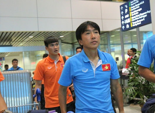 HLV Miura dat muc tieu chien thang ngay tren san khach hinh anh