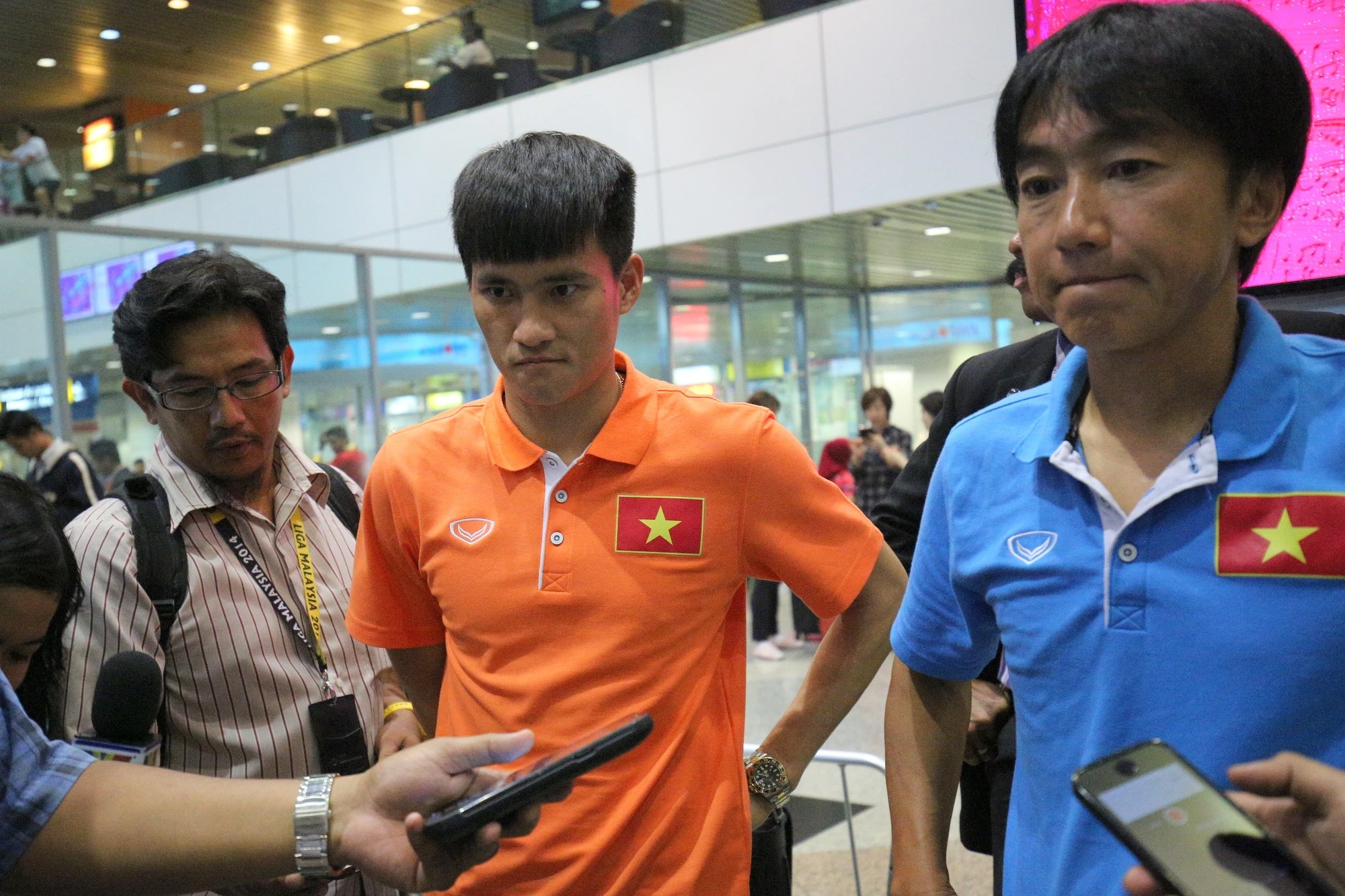 HLV Miura và Lê Công Vinh trả lời truyền thông nước chủ nhà trận bán kết lượt đi AFF Cup 2014