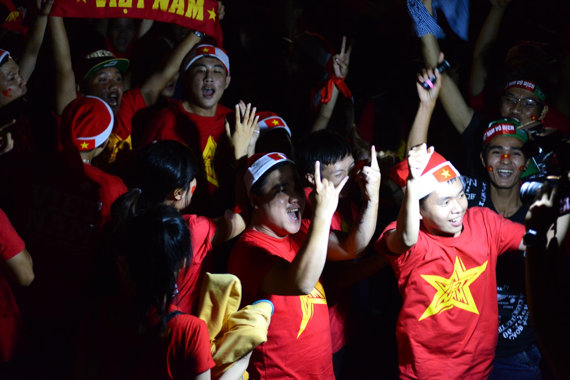 Các cổ động viên tràn đầy tự tin ĐTVN sẽ vào trận chung kết.